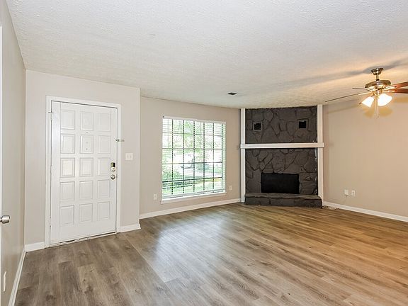4th image of 440 Creekside Ct