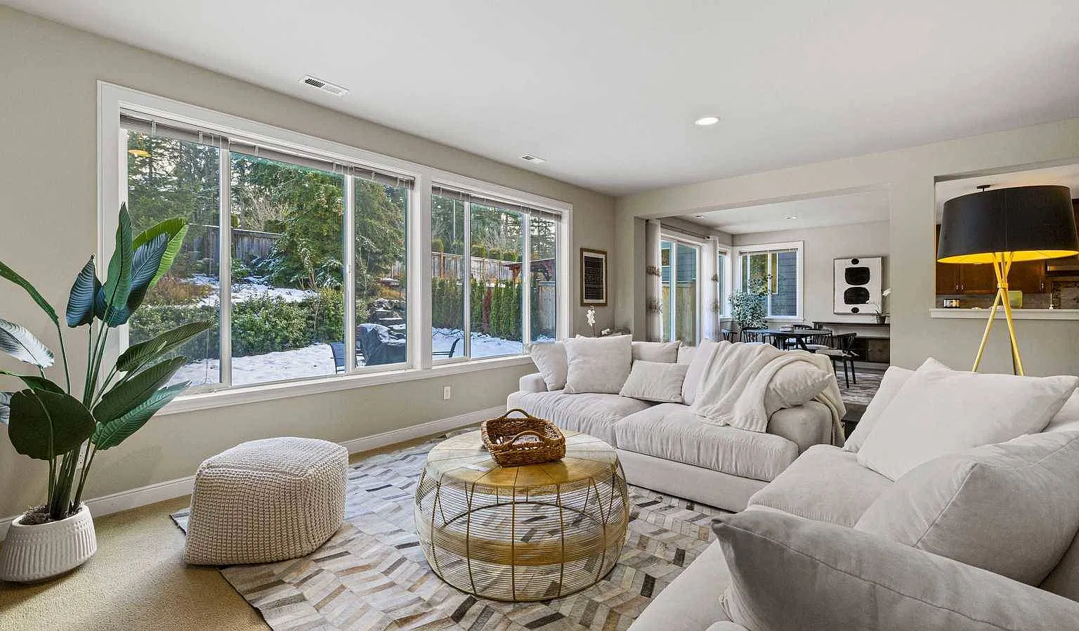 5 bed, 3.5 bath, 3779 sqft, $10,000 — Photo 1