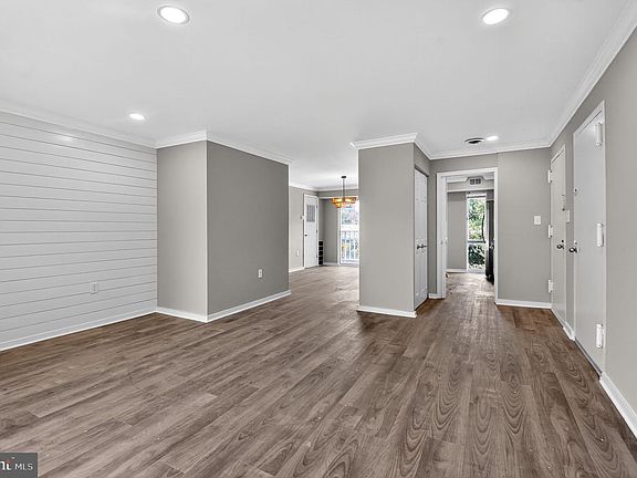 4th image of 3234 Hewitt Ave Unit 3-4