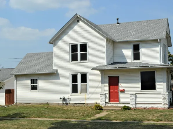 403 W 10th St, Vinton, IA 52349