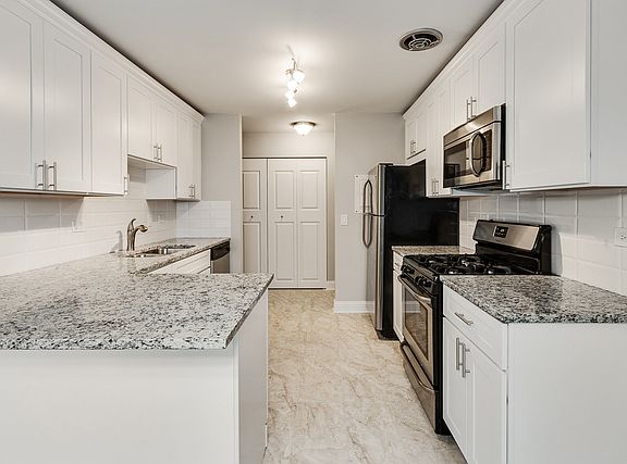 4th image of 2620 N Windsor Dr Unit 203