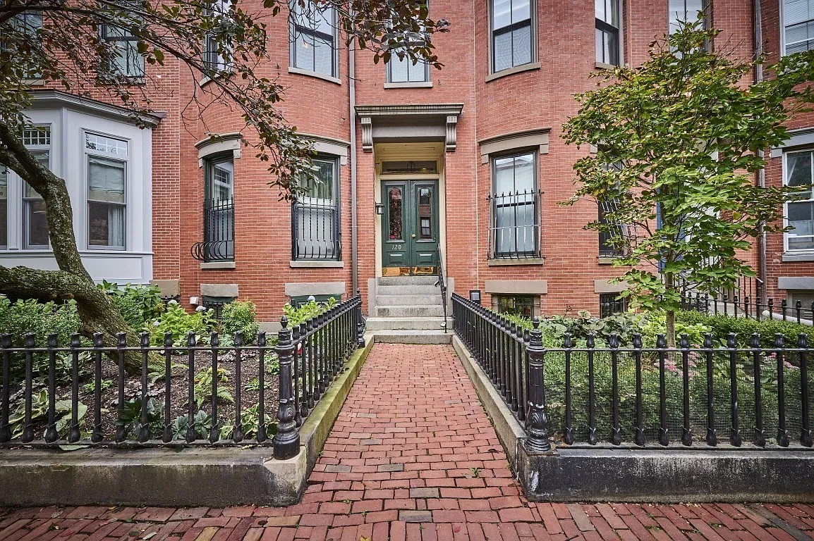 1 bed, 1.0 bath, 647 sqft, $3,700 — Photo 1