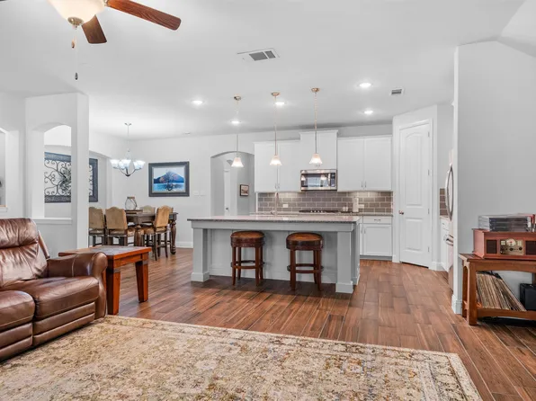 5648 Salt Springs Dr, Fort Worth, TX 76179