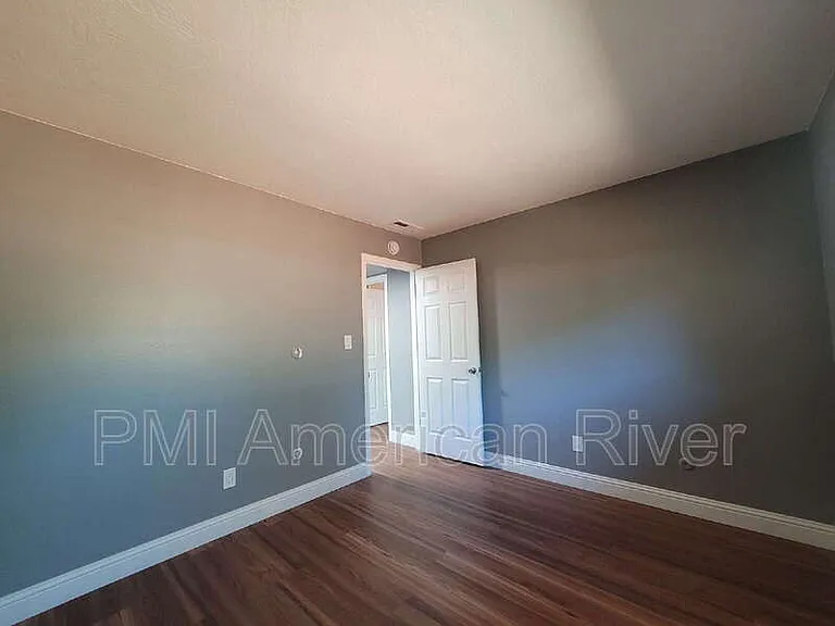 1321 Oak Terrace Ct — Photo 8
