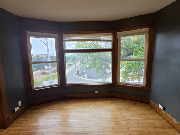 702 E 1st St #2, Duluth, MN 55805