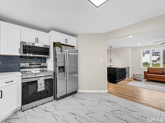 4th image of 225 Stonecrest Drive