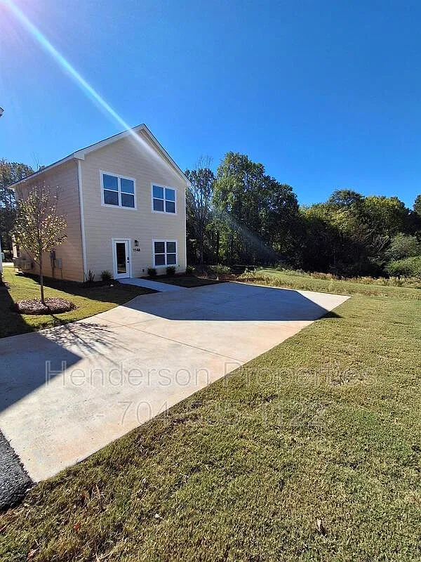 3 bed, 2.5 bath, 1320 sqft, $1,990 — Photo 1