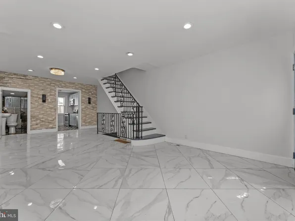 355 Tree St, Philadelphia, PA 19148