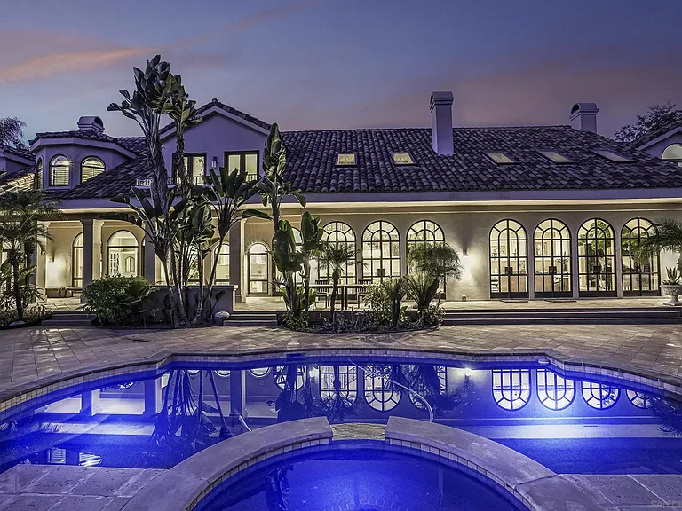 Swimming Pool/Hot Tub/Sauna