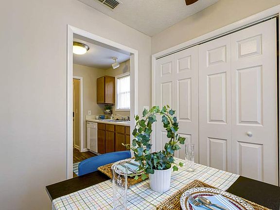 4th image of 124 London Ct #122-4