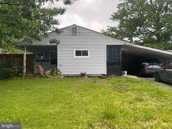 68 Daffodil Ln, Levittown, PA 19055