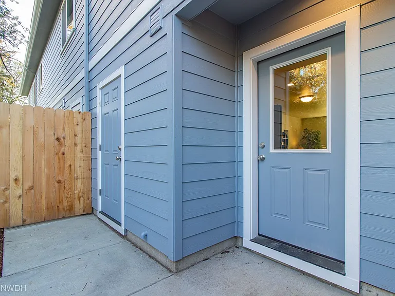 95 N Polk St — Photo 2