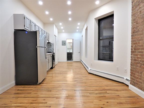 3rd image of 224 E 85th St APT 3A