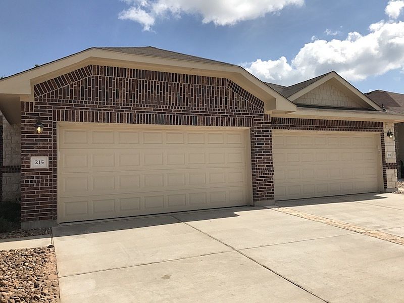 1st image of 213 Hidden Springs Dr