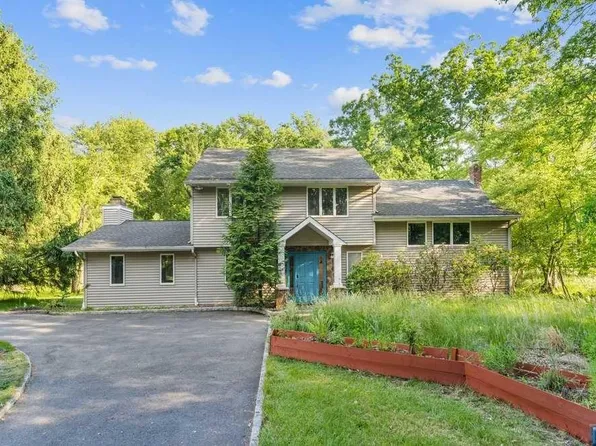 115 N Colonial Dr, Harrington Park, NJ 07640