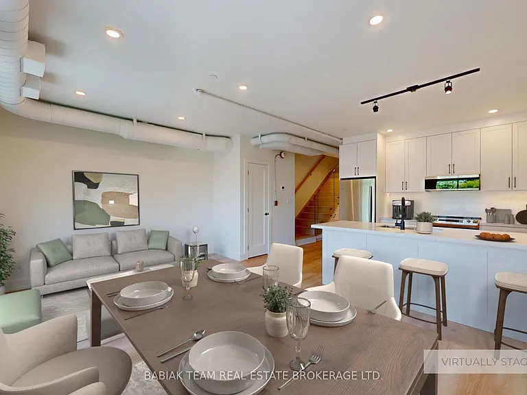 656 Annette St #302 — Photo 3
