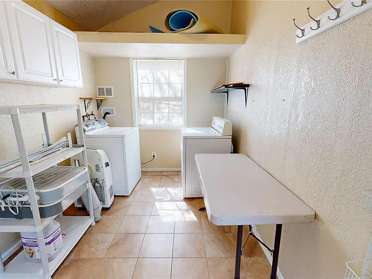 810 Lowell Blvd — Photo 7