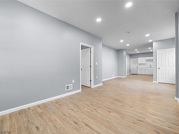 4th image of 3929 Riverside Ave