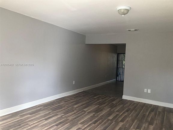 4th image of 13963 NE 3rd Ct #D2