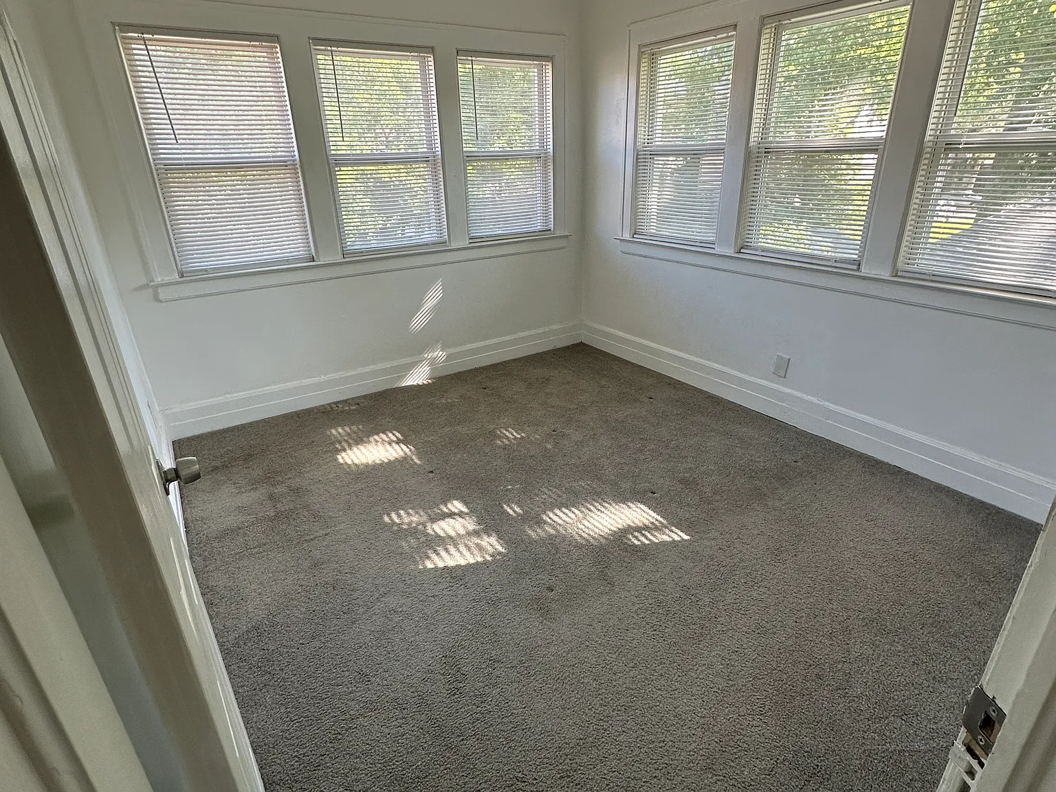 3 bed, 1000 sqft, $1,200 — Photo 4