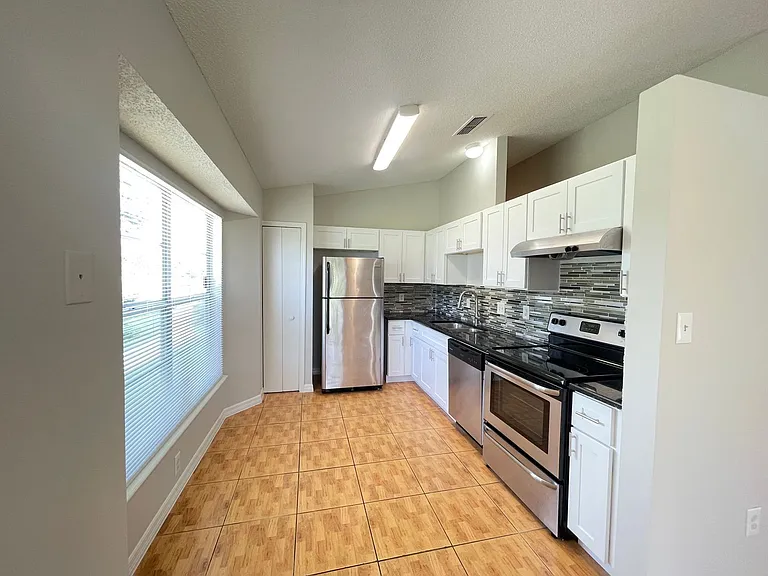 313 San Gabriel St — Photo 5
