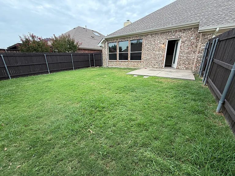 1630 Lagonda Ln — Photo 24