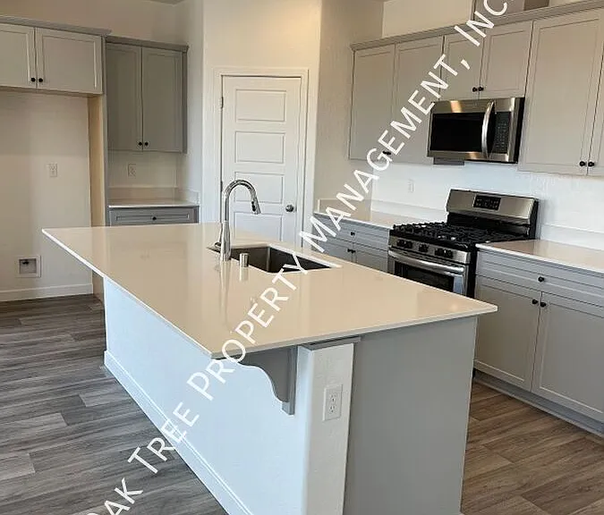 2743 N Vahe Ave — Photo 4