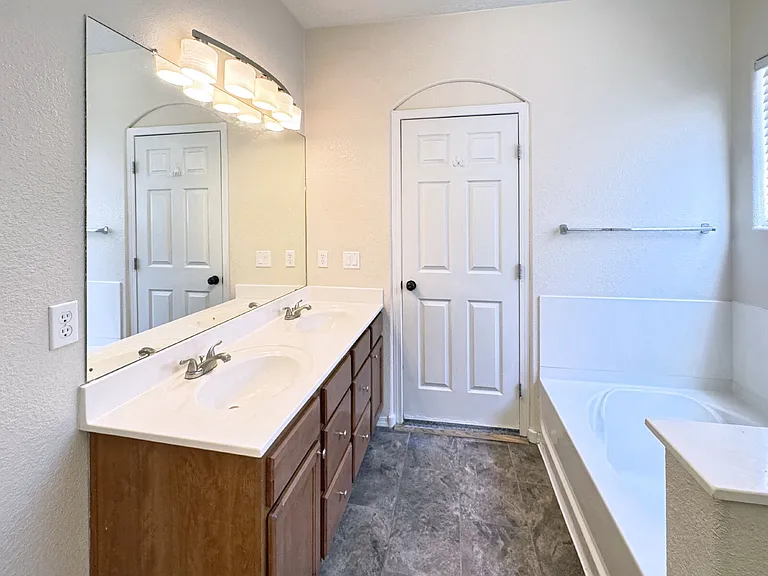 2036 Violeta Way SE — Photo 18