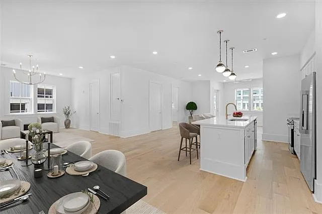 3 bed, 2.5 bath, 2029 sqft, $4,000 — Photo 3