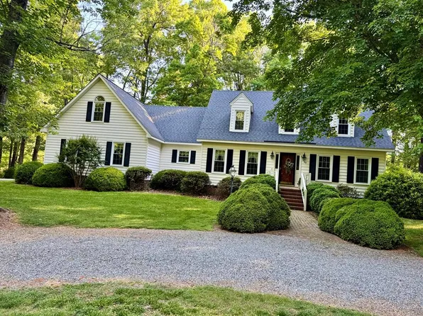 99 Lake Point Dr, Clarksville, VA 23927