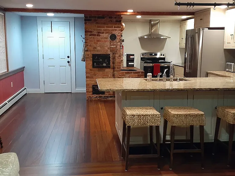 LR looking into kitchen
