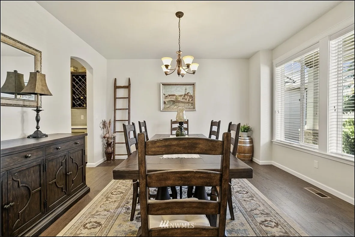 4 bed, 2628 sqft, $3,600 — Photo 4
