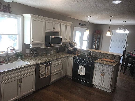 3rd image of 780 Skyview Dr