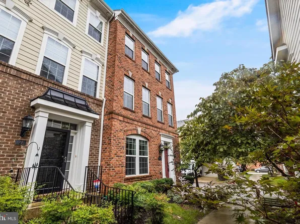 29 Steeplechase Dr, La Plata, MD 20646