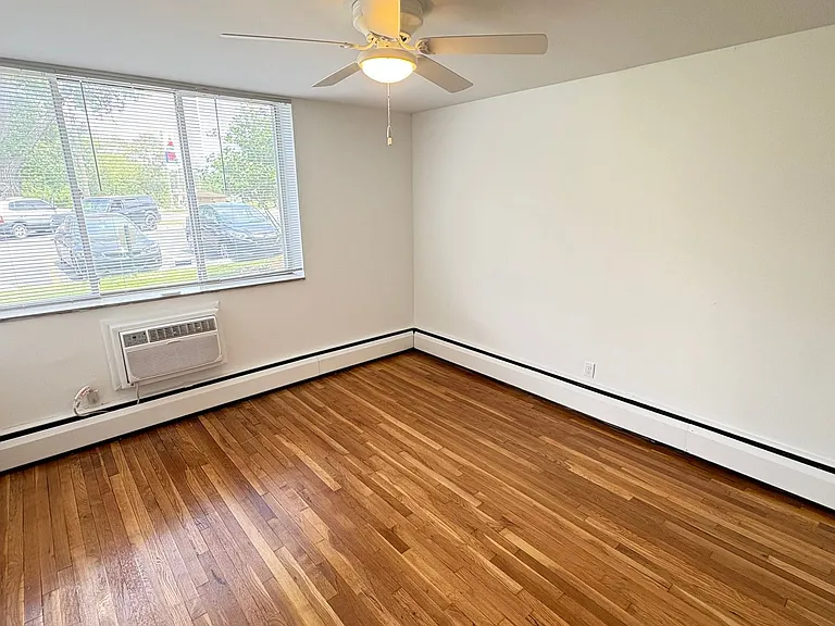 Marquette Apartments — Photo 7