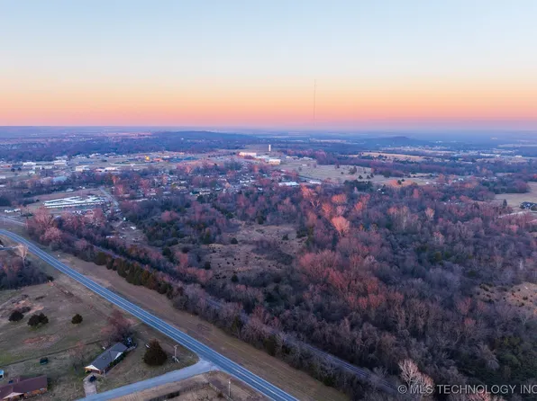 12 E 151st St S, Coweta, OK 74429