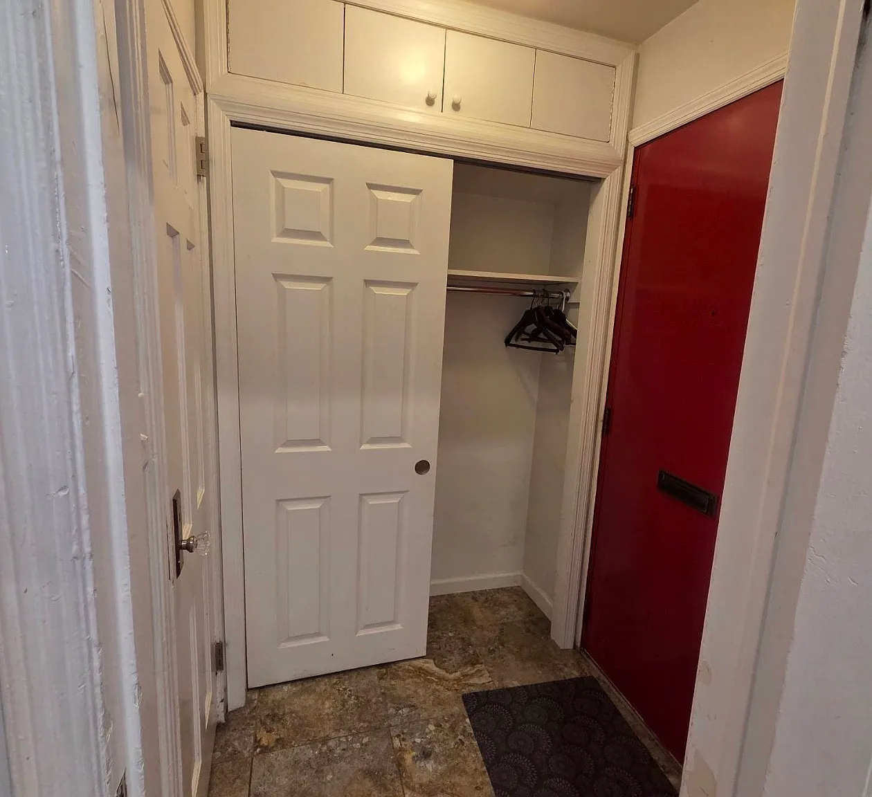3 bed, 2.5 bath, 1862 sqft, $5,950 — Photo 2