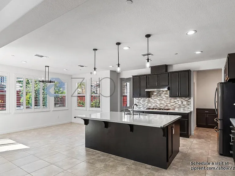 350 E Huntley Ave — Photo 12
