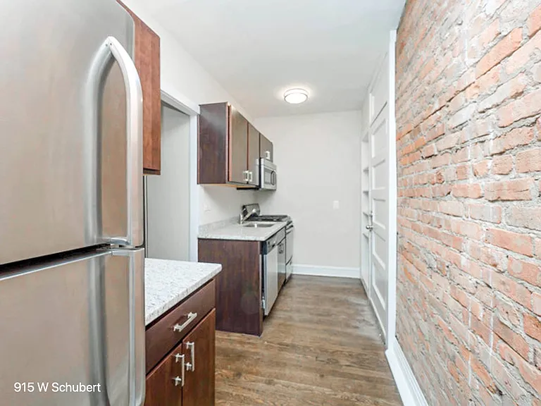 915 W Schubert Ave — Photo 3