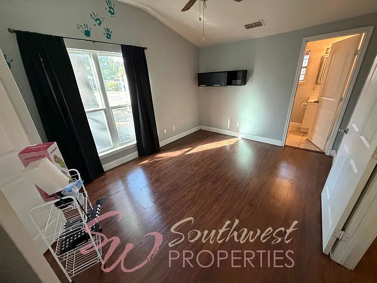 979 W Pecan St — Photo 21