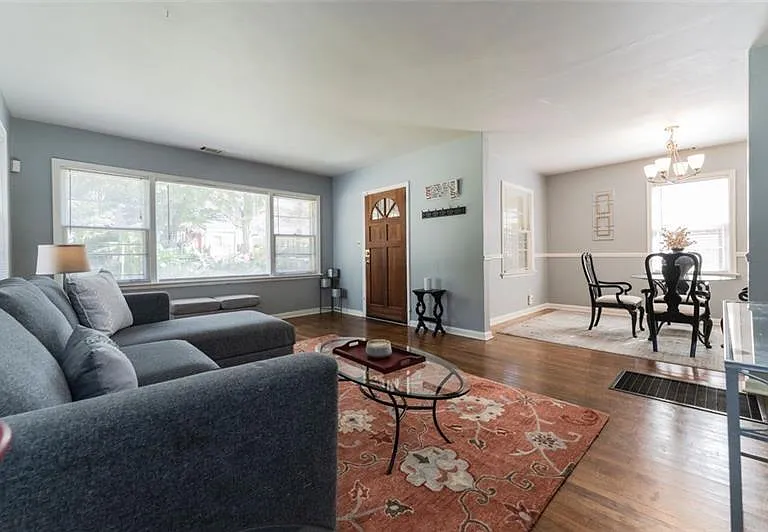 547 Westmeath Dr SW — Photo 4