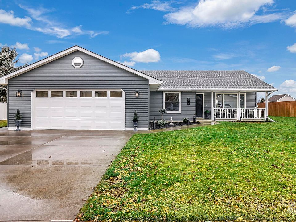 1st image of 204 Gem Dr