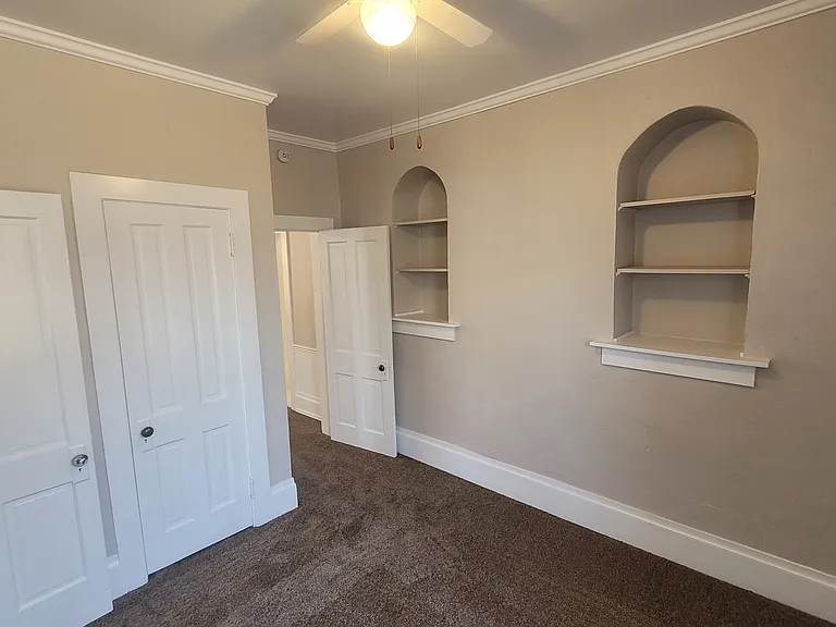 150 E Main St — Photo 12