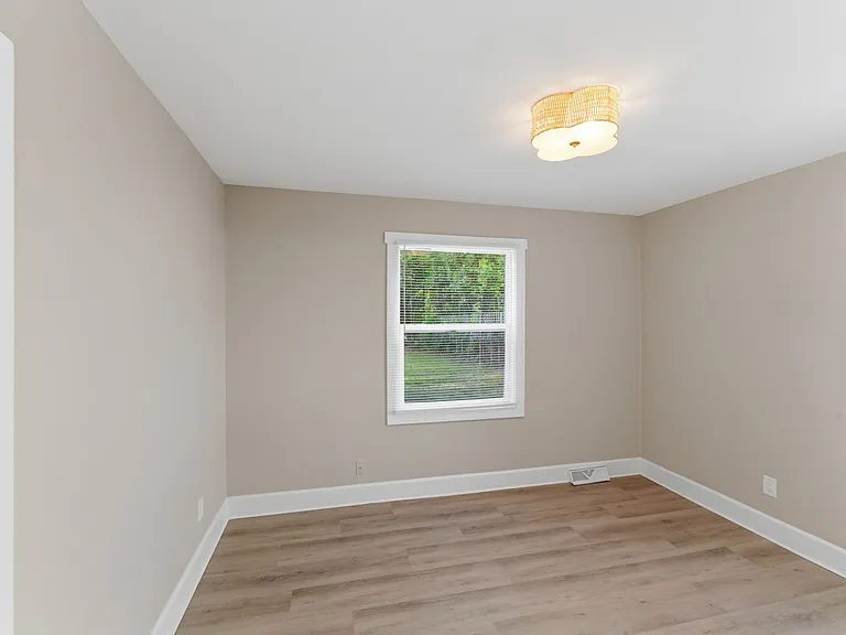 2405 Greenland Ave — Photo 12