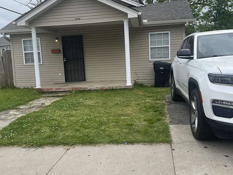 1724 Marion St — Photo 1