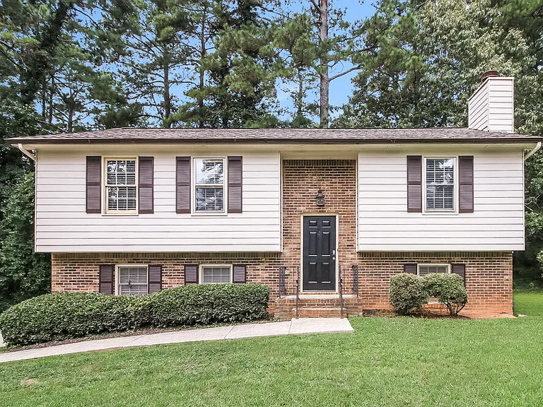 80 Belmont Park Ln — Photo 1