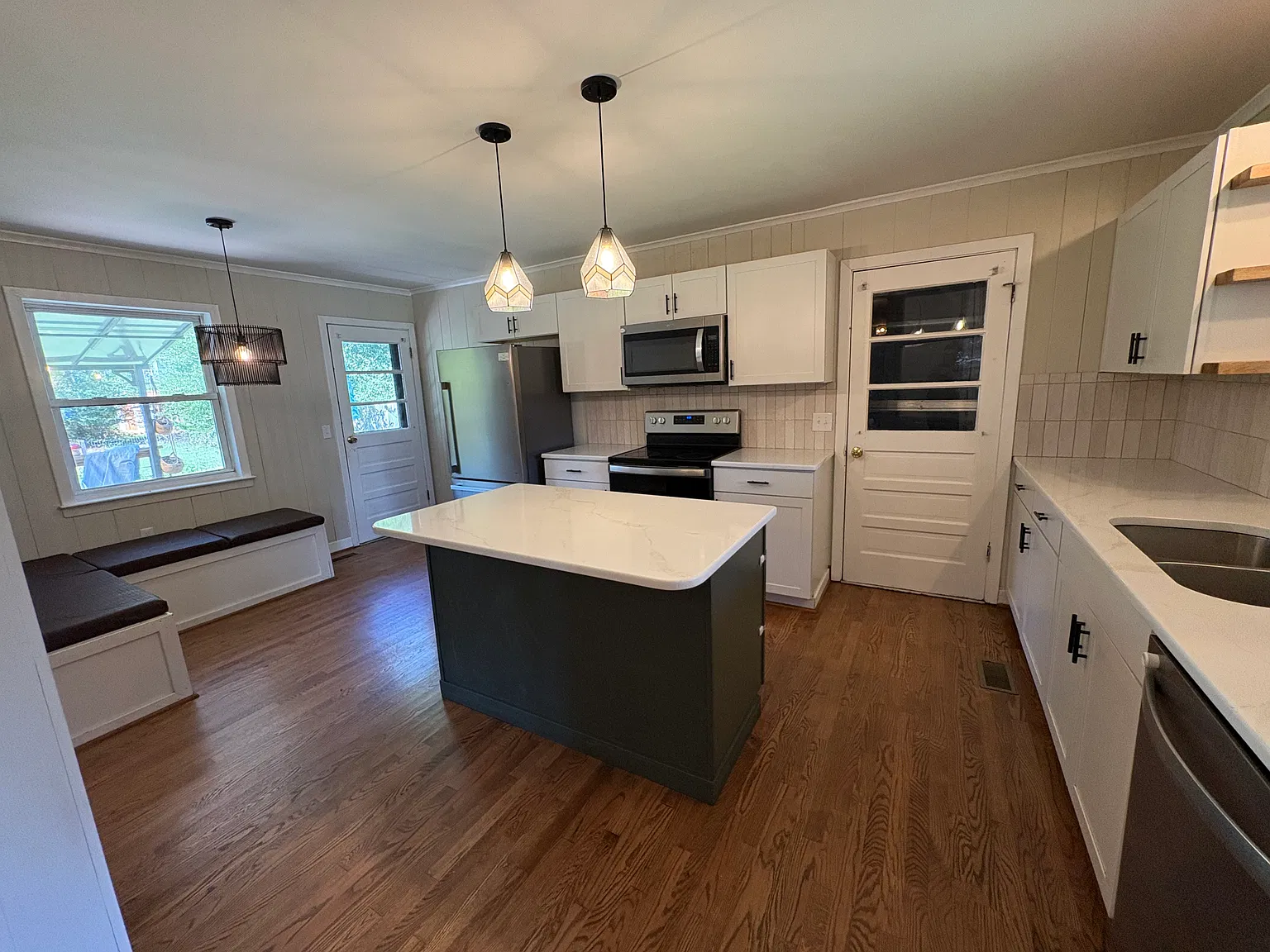 3 bed, 1226 sqft, $1,950 — Photo 4