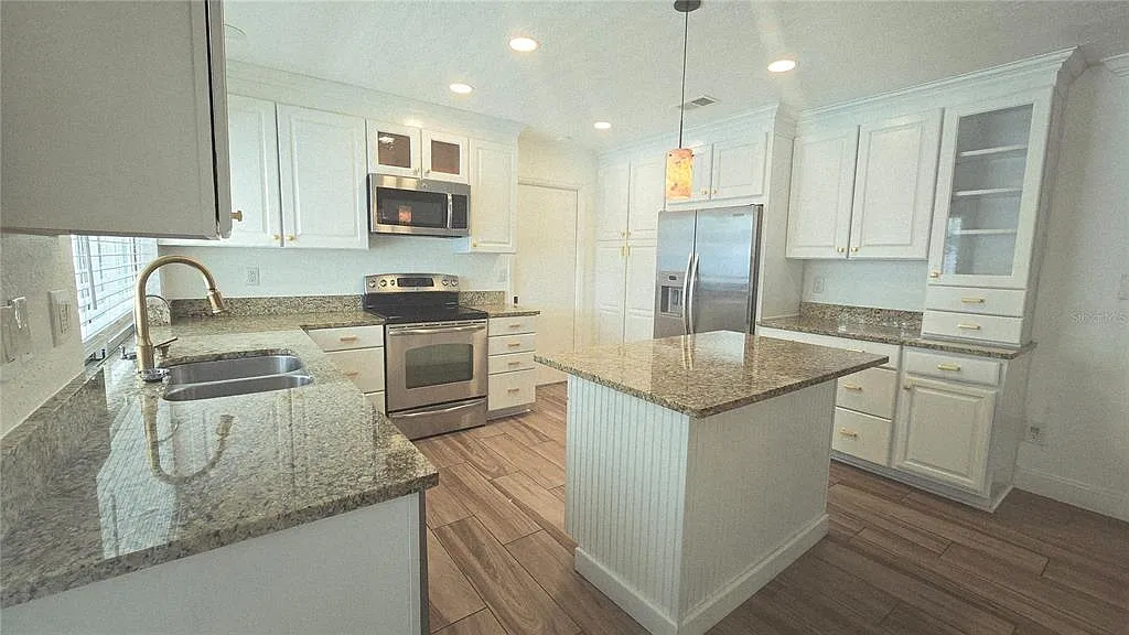 4 bed, 3.0 bath, 2135 sqft, $3,850 — Photo 3