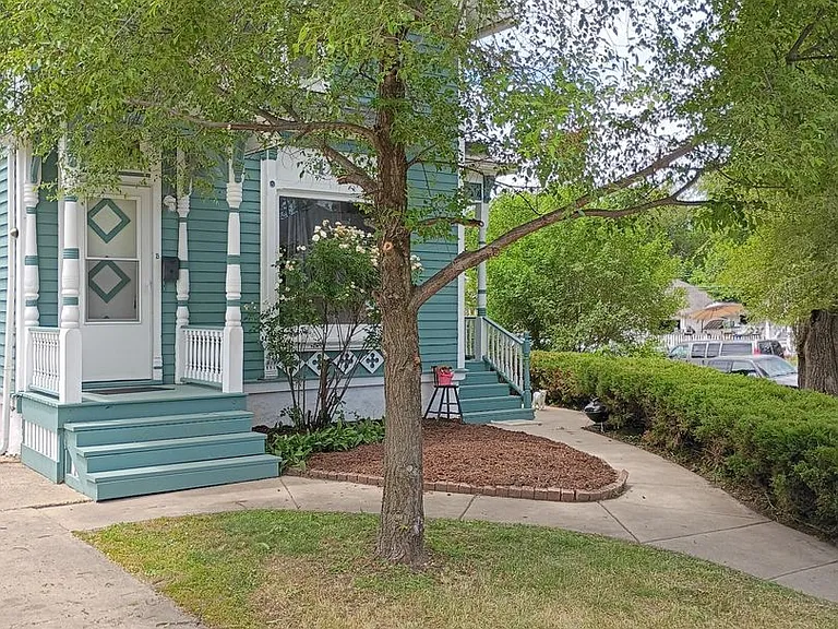 418 Saint Charles St — Photo 2