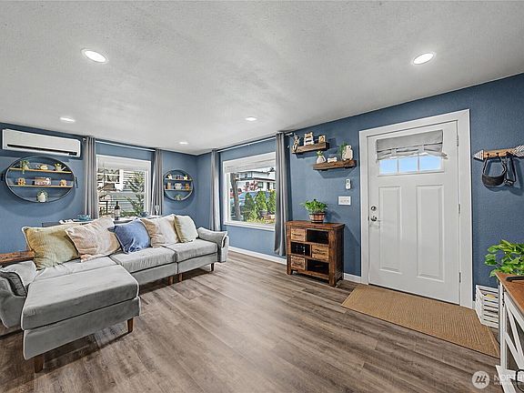 5th image of 554 SW 3rd Avenue